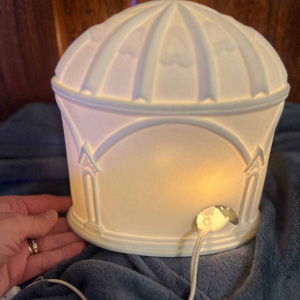 Department 56 Winter Silhouette Porcelain Lighted Nativity, excellent condition - Picture 5 of 11